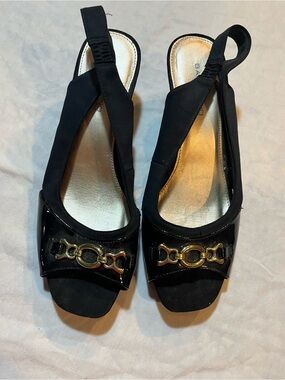 Bandolino Black Slingback Peep-Toe Flats with Gold Buckle Accent size 9.5